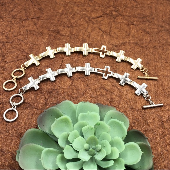 🍀Connecting Cross Toggle Charm Bracelet - Picture 1 of 3